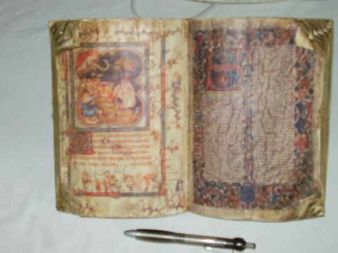 libro hecho de estilo antiguo