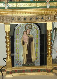 detalle de un retablo realizado por el tallercito dorado con pan de oro